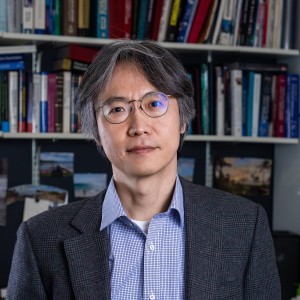 jiwoong 2025 headshot square
